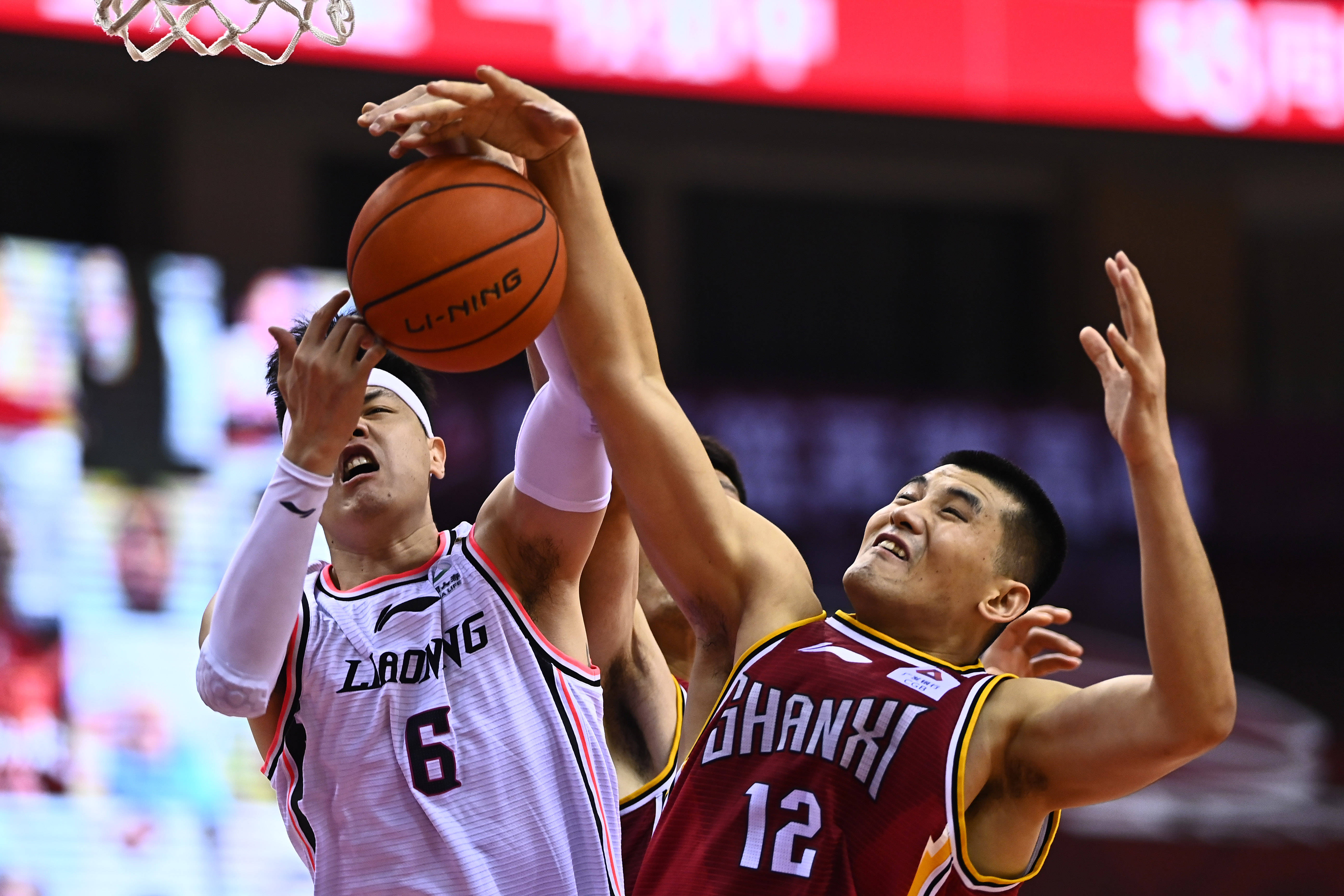 懂球帝2025年10月MVP候选出炉：凯哈姆入围，加布、门德斯在列（懂球帝揭晓2025年10月MVP候选名单：凯哈姆入选，加布、门德斯上榜）