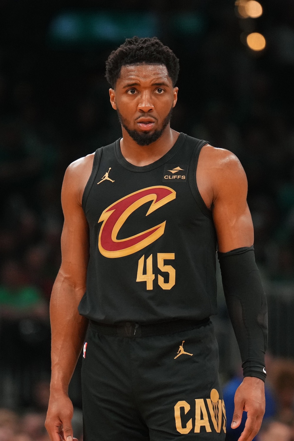 记者：王钰栋身体疲劳已返杭，不参加熊猫杯；多人也有伤病（记者称王钰栋因疲劳返杭，将缺席熊猫杯；队内多人带伤在身）