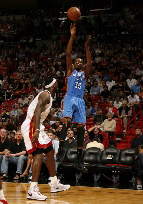 罗马诺：卢克曼是加拉塔萨雷冬窗引援目标，目前处于关注阶段（罗马诺：加拉塔萨雷将卢克曼列为冬窗引援目标，已纳入关注范围）