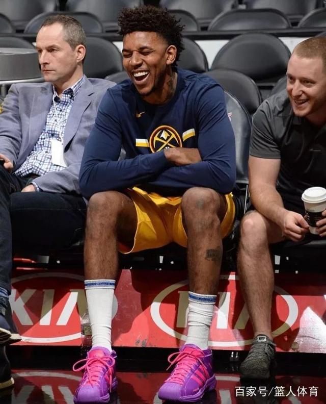 巴萨官方回顾诺坎普翻新前最后一场：12人仍在队内，7人首发（巴萨官网回顾诺坎普改造前末战：阵中仍有12人，7人当时首发）