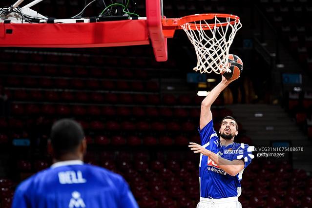 阿莱格里：我绝对没有冒犯裁判；莱奥具备成为中锋的特点（阿莱格里否认冒犯裁判：莱奥具备中锋潜质）