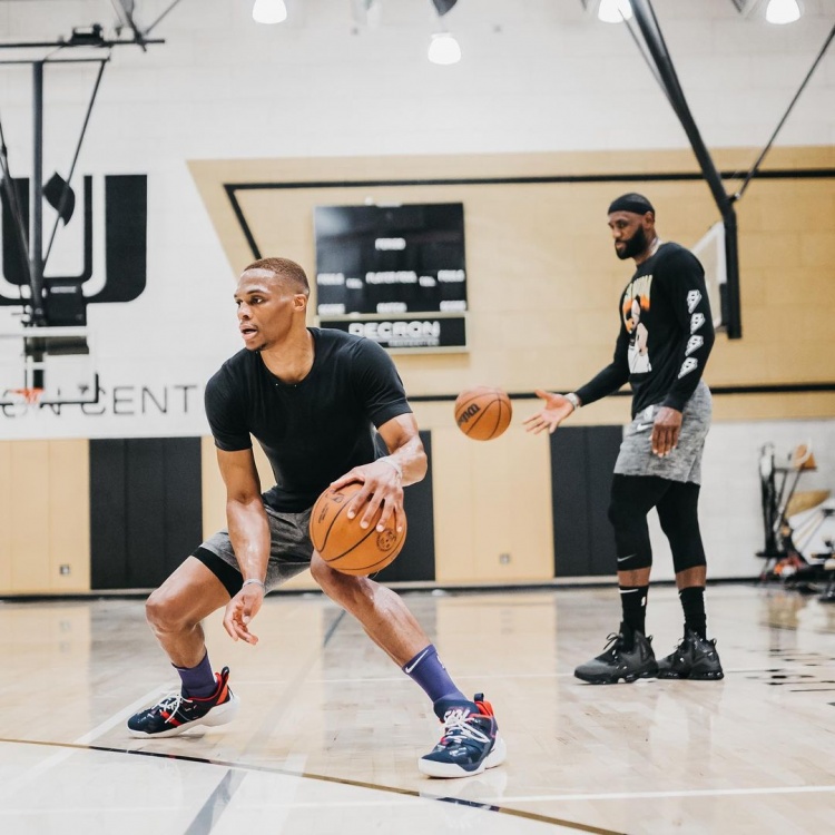 里昂新星再度闪光（里昂新秀再次大放异彩）