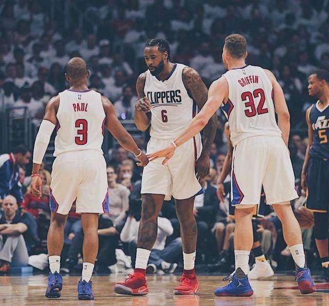 再起风波，内马尔：向教练致歉？又是哪个狗屎记者编造的谎言（风波再起：内马尔否认向教练道歉传闻，痛批记者造谣）