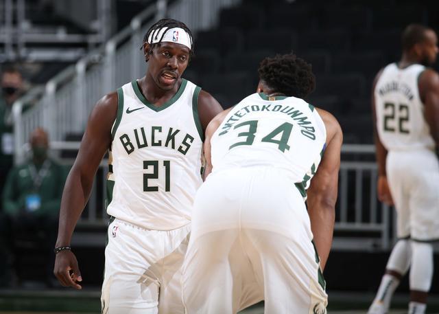 图片报：法兰克福解雇队医，因其在球队下榻酒店治疗对手球员（图片报：法兰克福解聘队医，因在球队驻地为对手球员诊治）