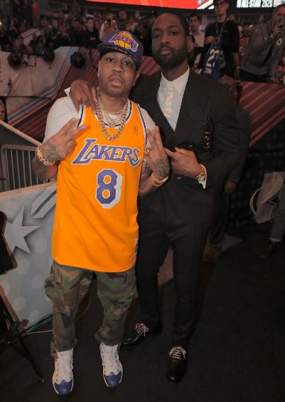 一日意甲动向：国米大胜科莫晋级榜首，米兰中锋实在是太令人发愁（意甲今日观察：国米横扫科莫登顶，米兰中锋难题令人头疼）